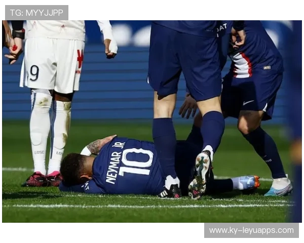 巴黎圣日耳曼围绕禁区施压