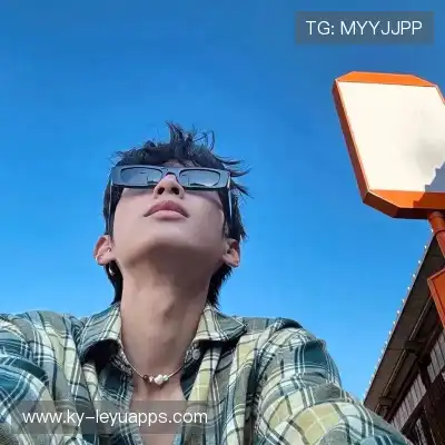 邹朵千
